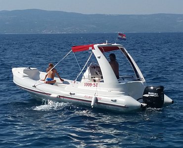 rent a motor boat